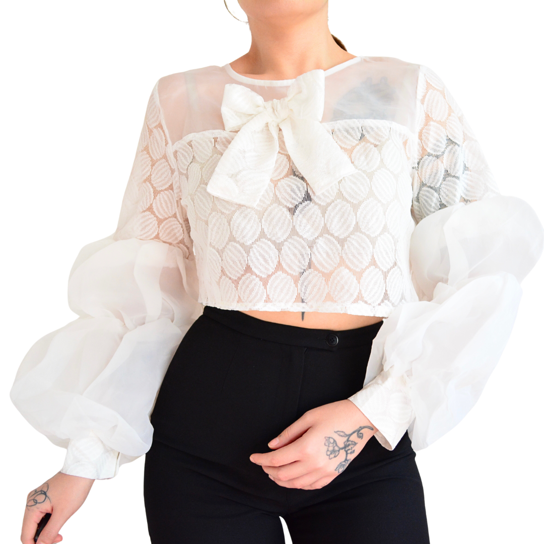 Blusa blanca con moño upcycling