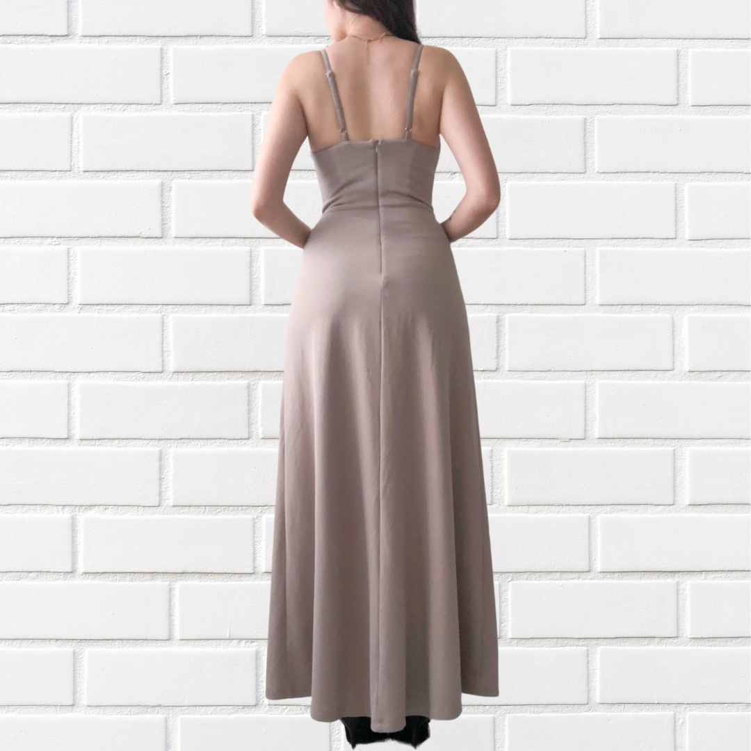 Vestido largo con abertura