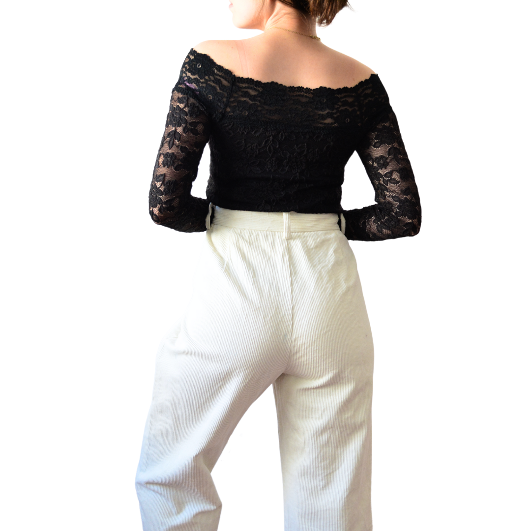 Blusa negra de encaje off shoulder