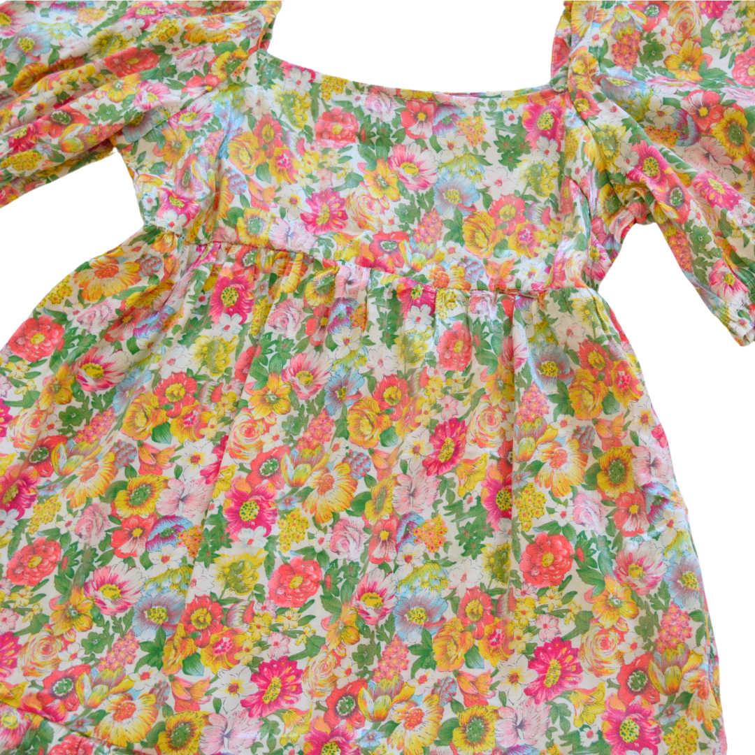 Vestido de flores con bolsas
