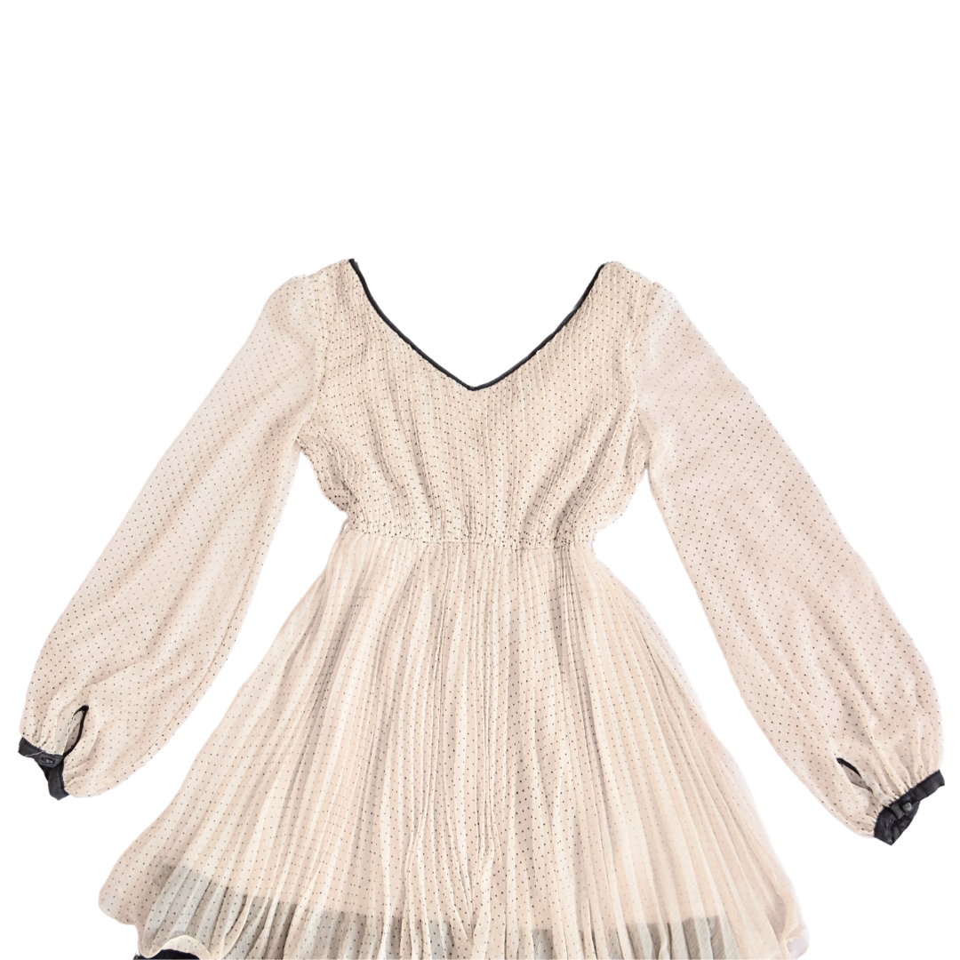 Vestido beige con lunares pequeños