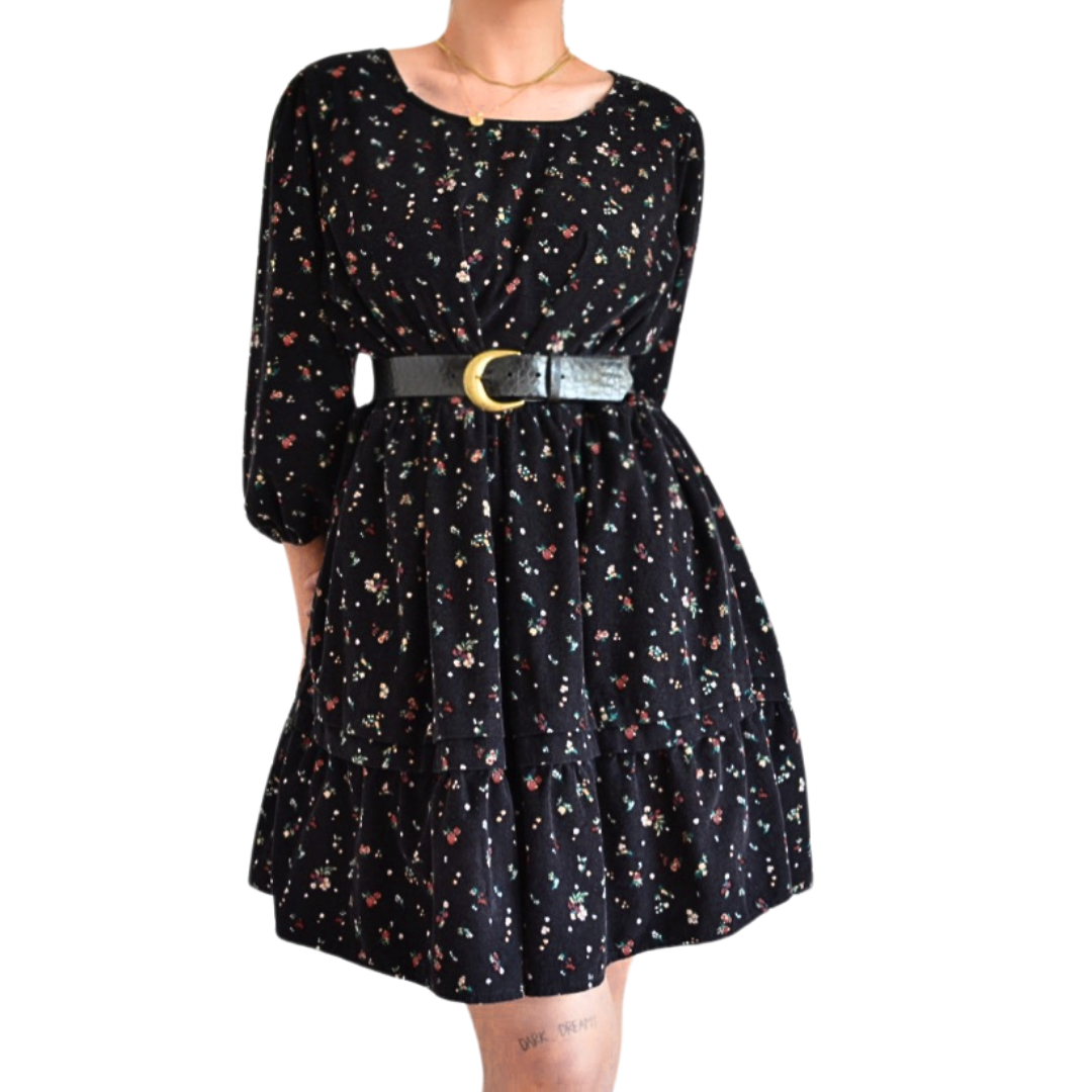 Vestido negro de globo con flores