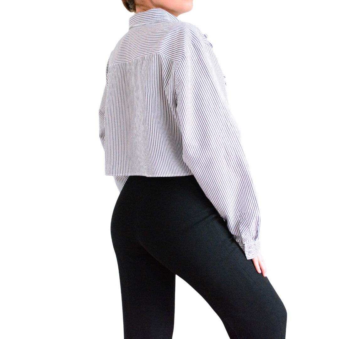 Blusa upcycling de moñitos y líneas
