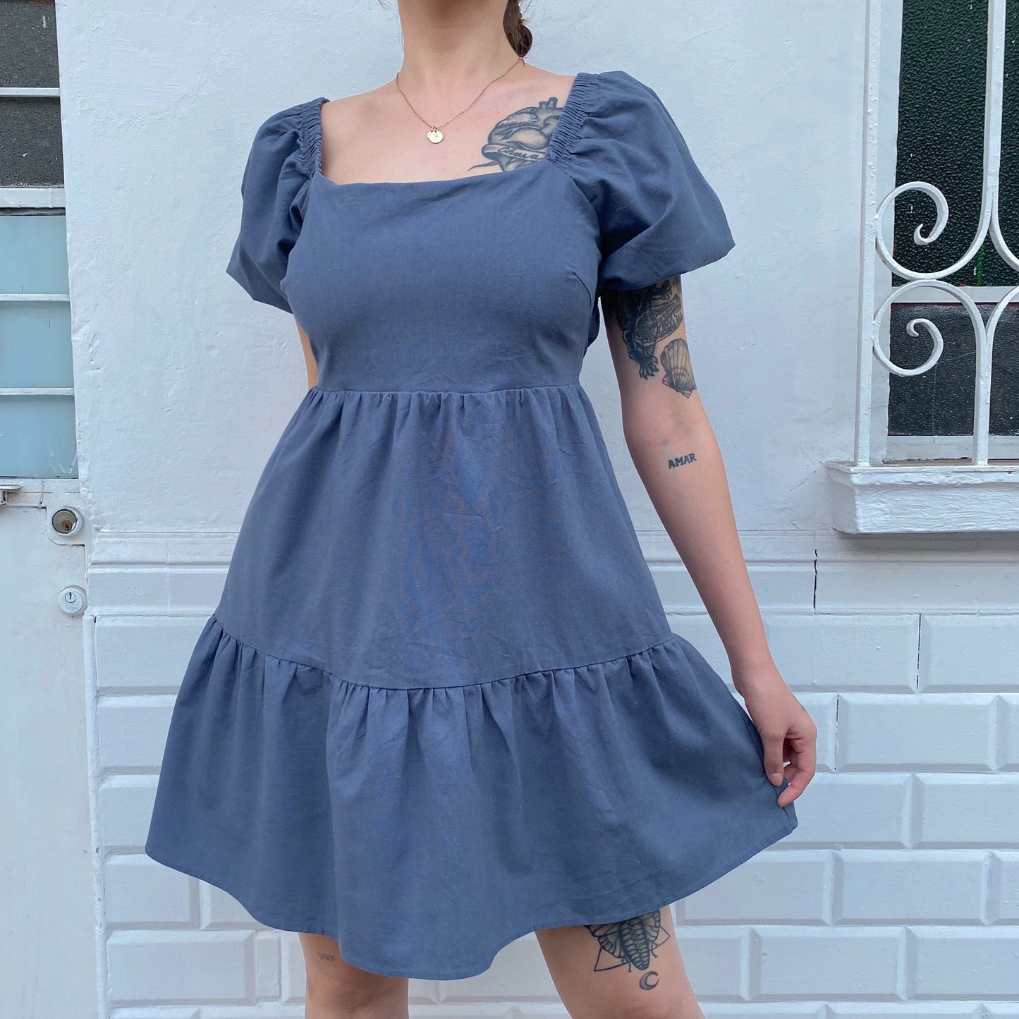 Vestido azul con manga de globo