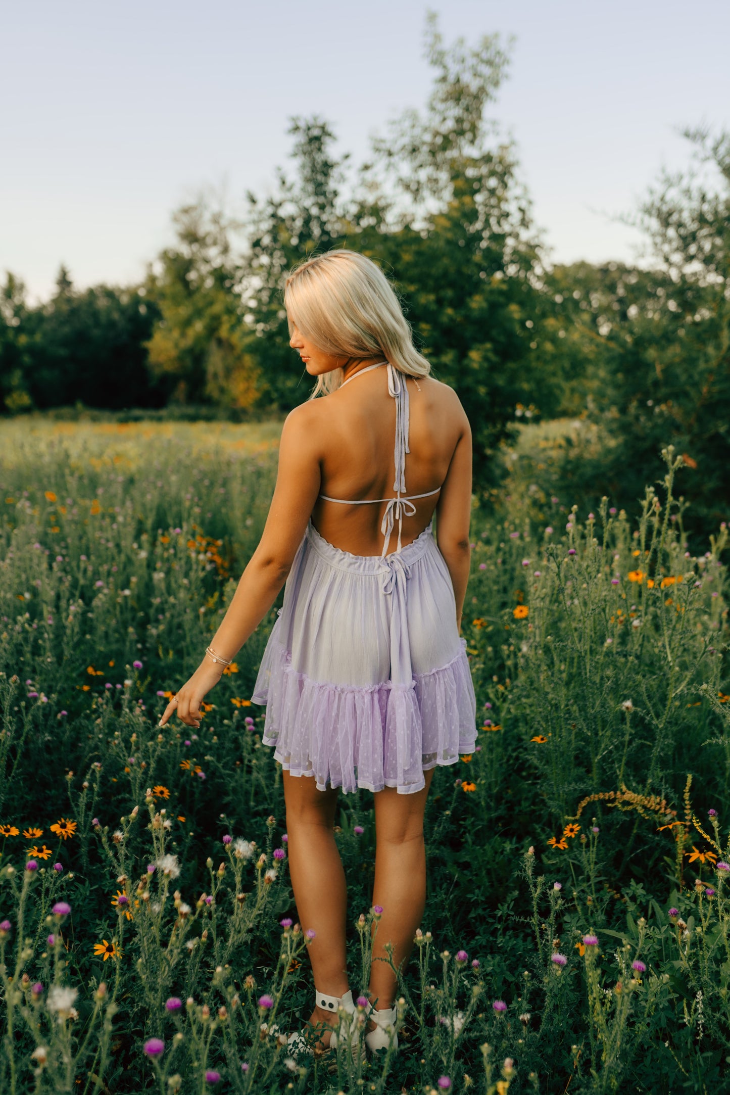 Vestido lila con escote espalda
