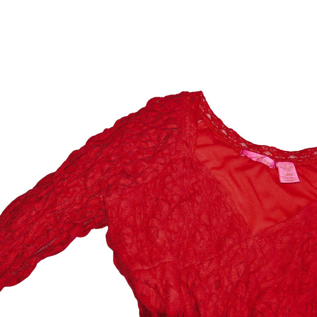 Blusa roja encaje