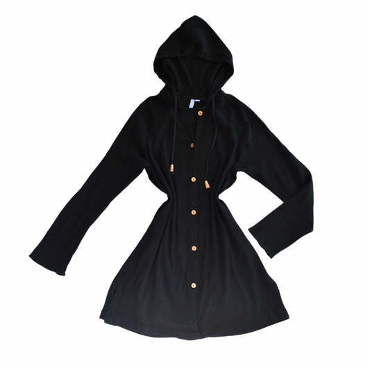 Vestido negro con capucha