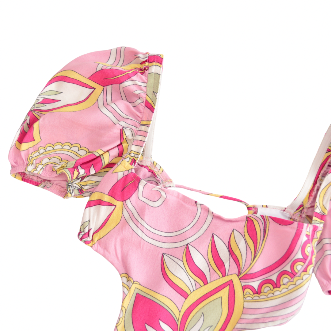 Vestido rosa con aberturas