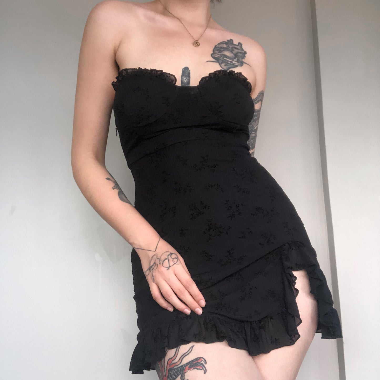 Vestido negro mesh abertura lateral