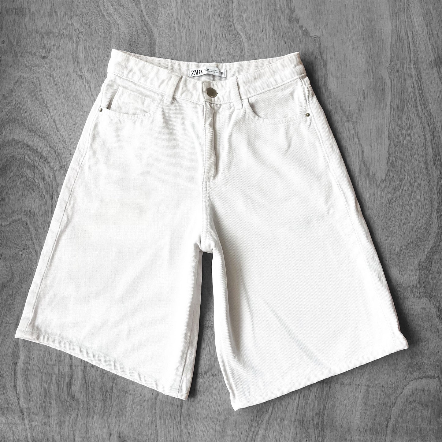 Mom-short blanco denim