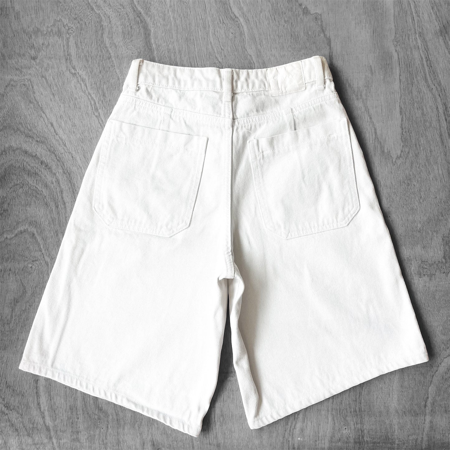 Mom-short blanco denim