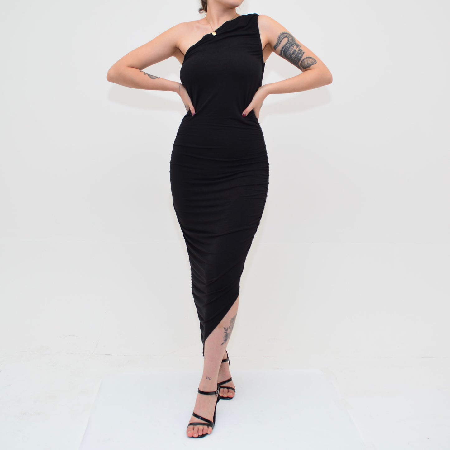 Vestido negro drappeado