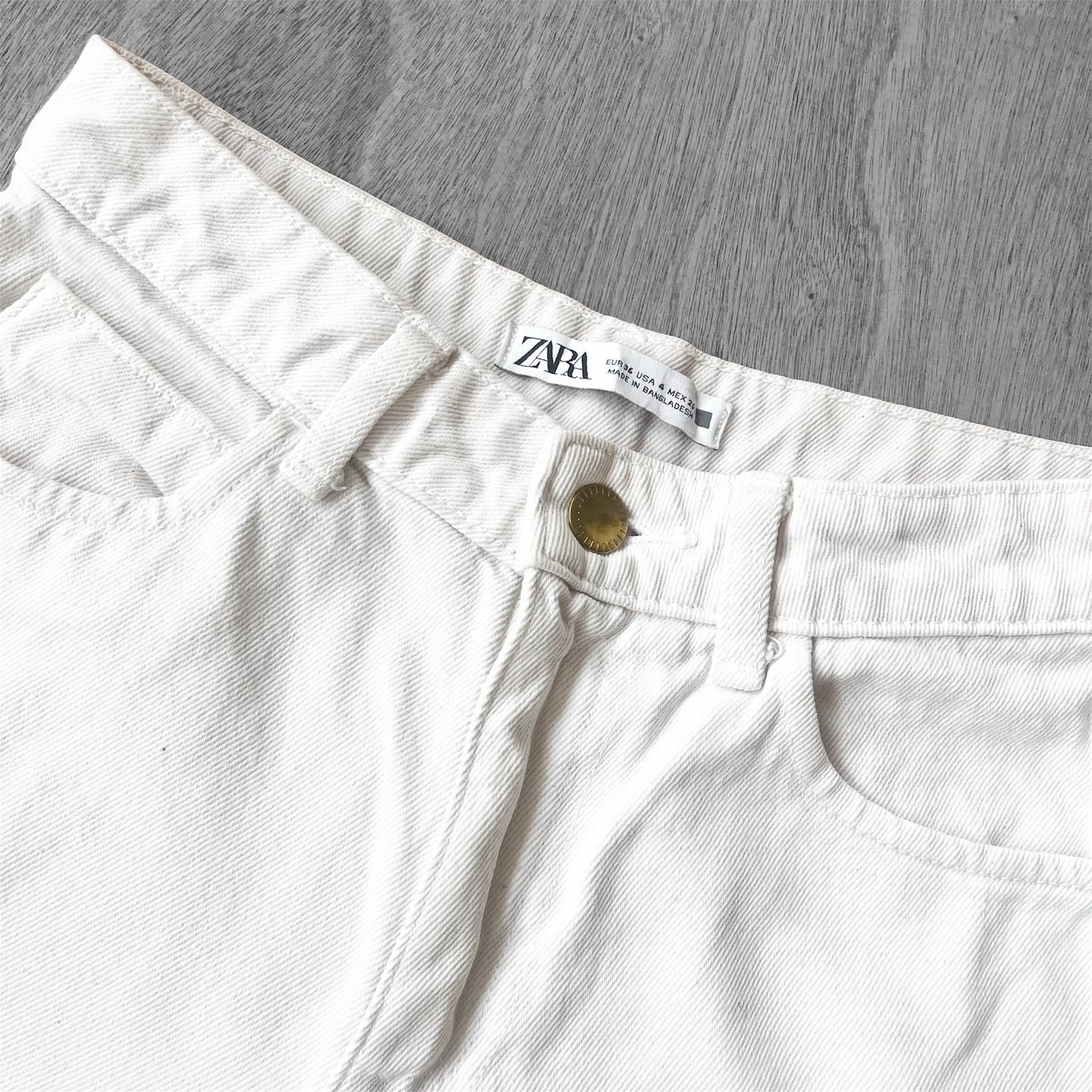 Mom-short blanco denim