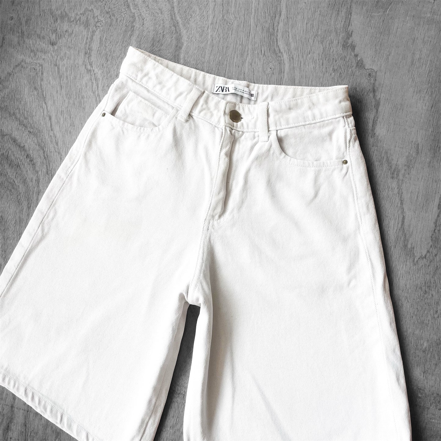 Mom-short blanco denim