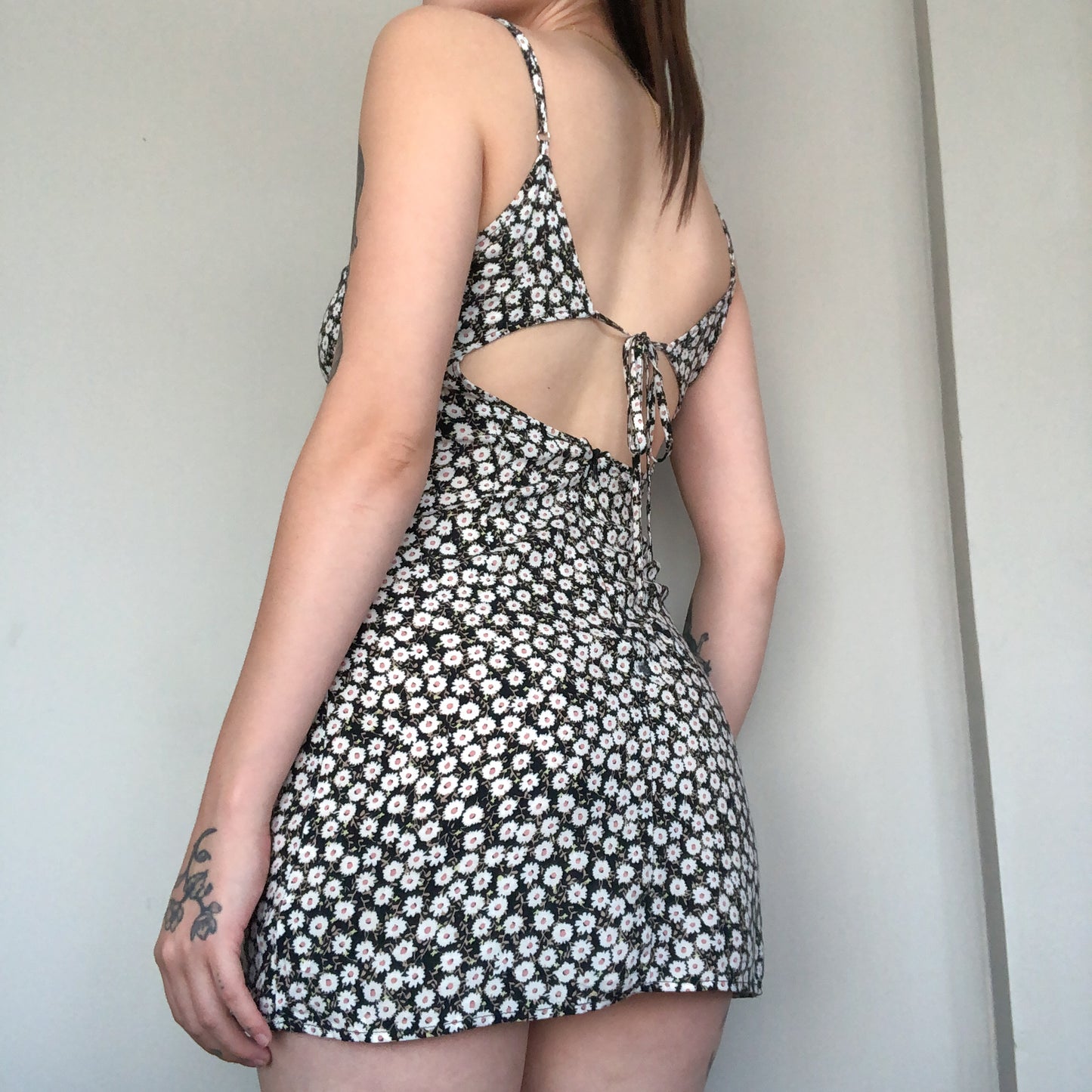 Vestido de flores con abertura espalda