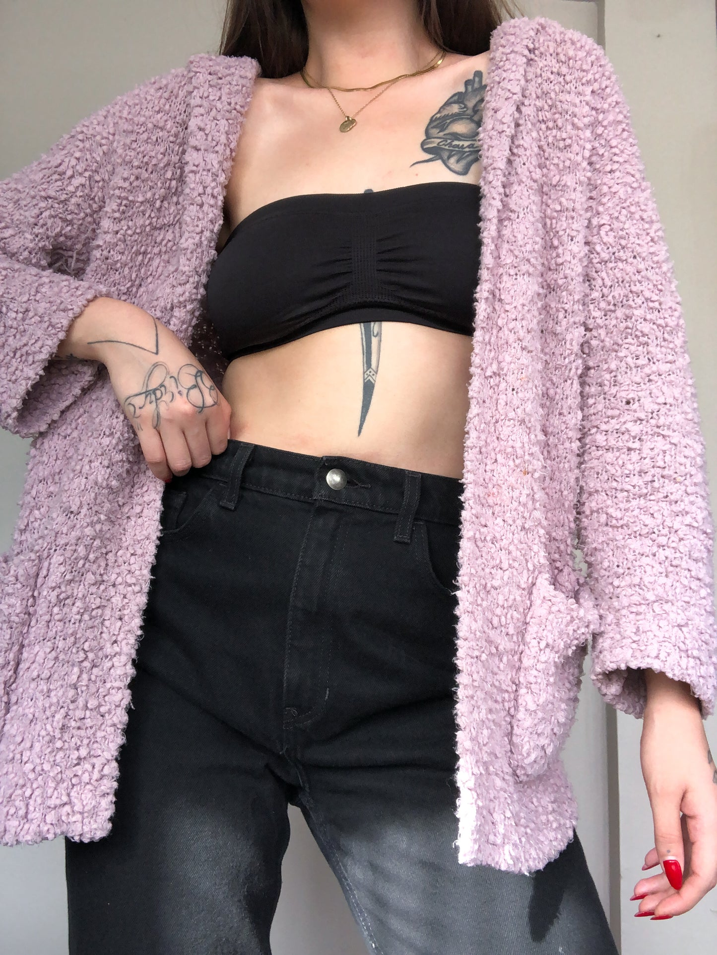 Cardigan rosa con capucha