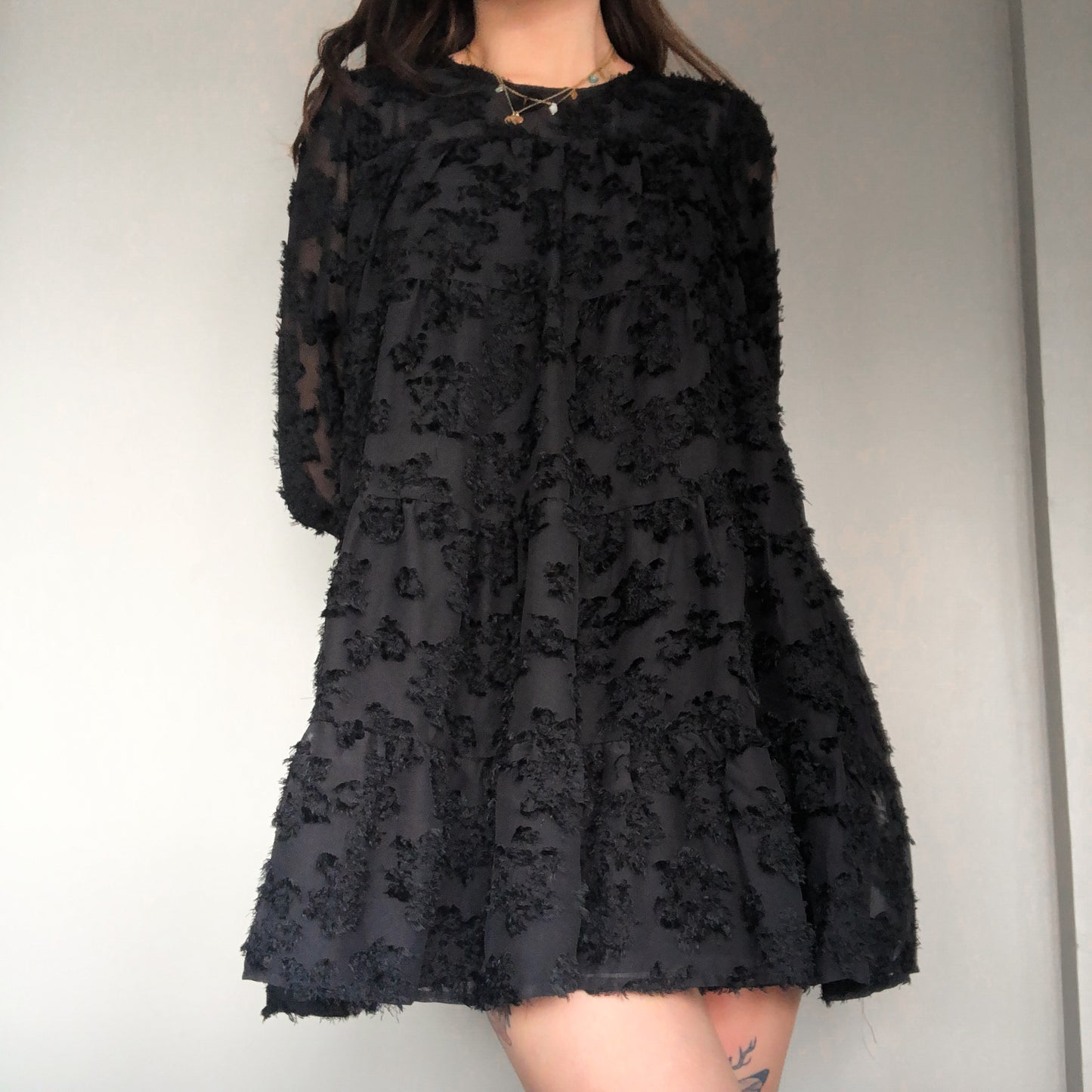 Vestido negro gasa escalonado