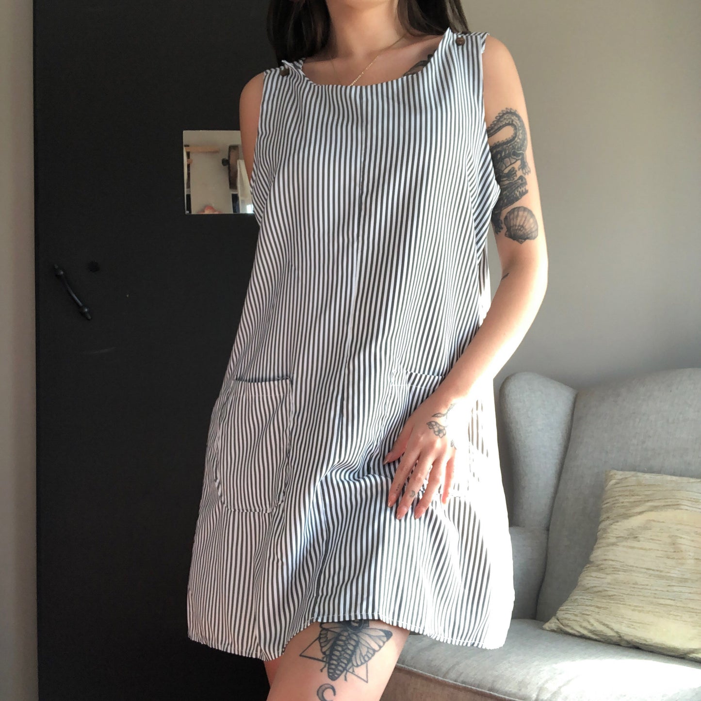 Vestido de lîneas y bolsas
