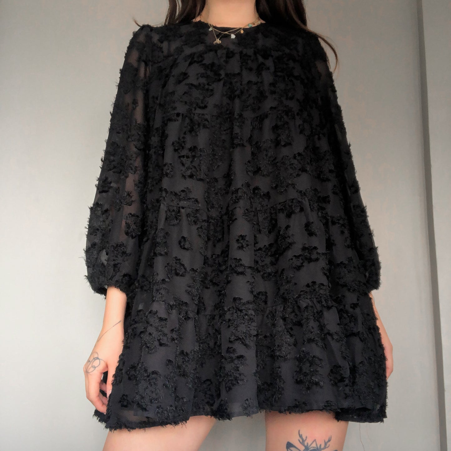 Vestido negro gasa escalonado