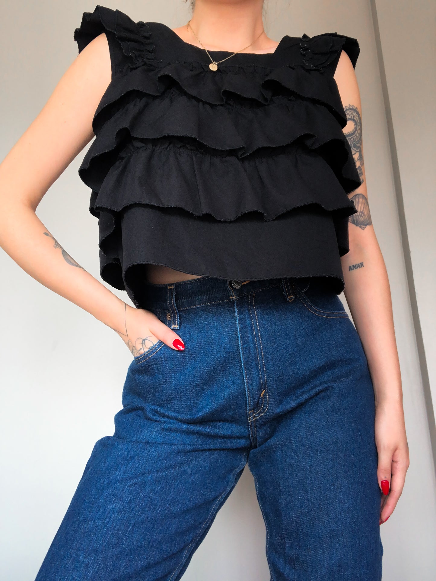 Blusa negra ruffles