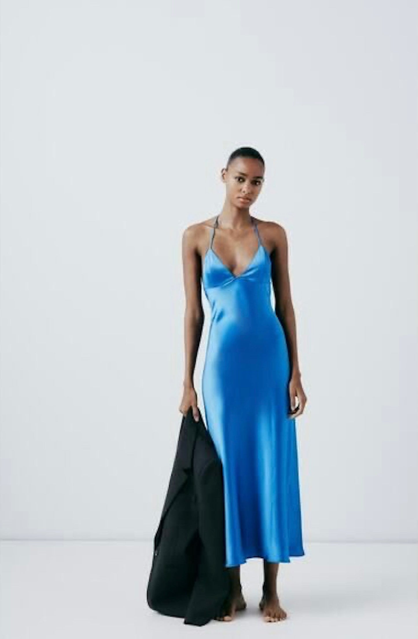 Vestido azul satinado escotado