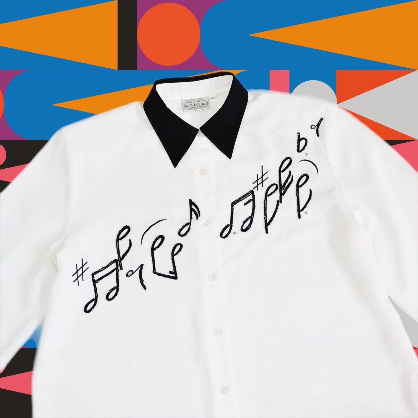 Camisa con notas musicales