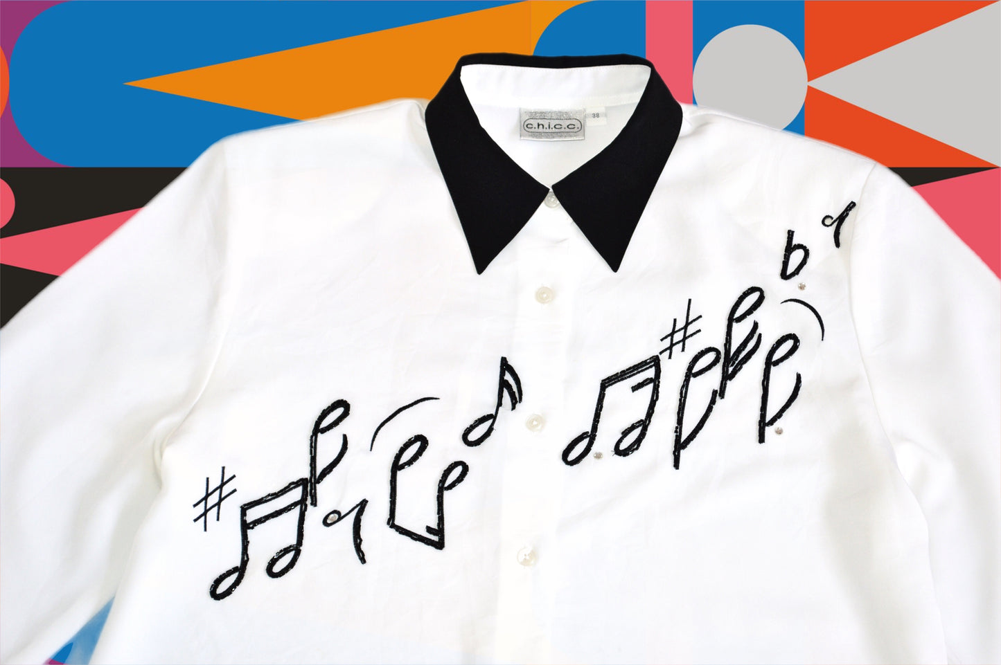 Camisa con notas musicales