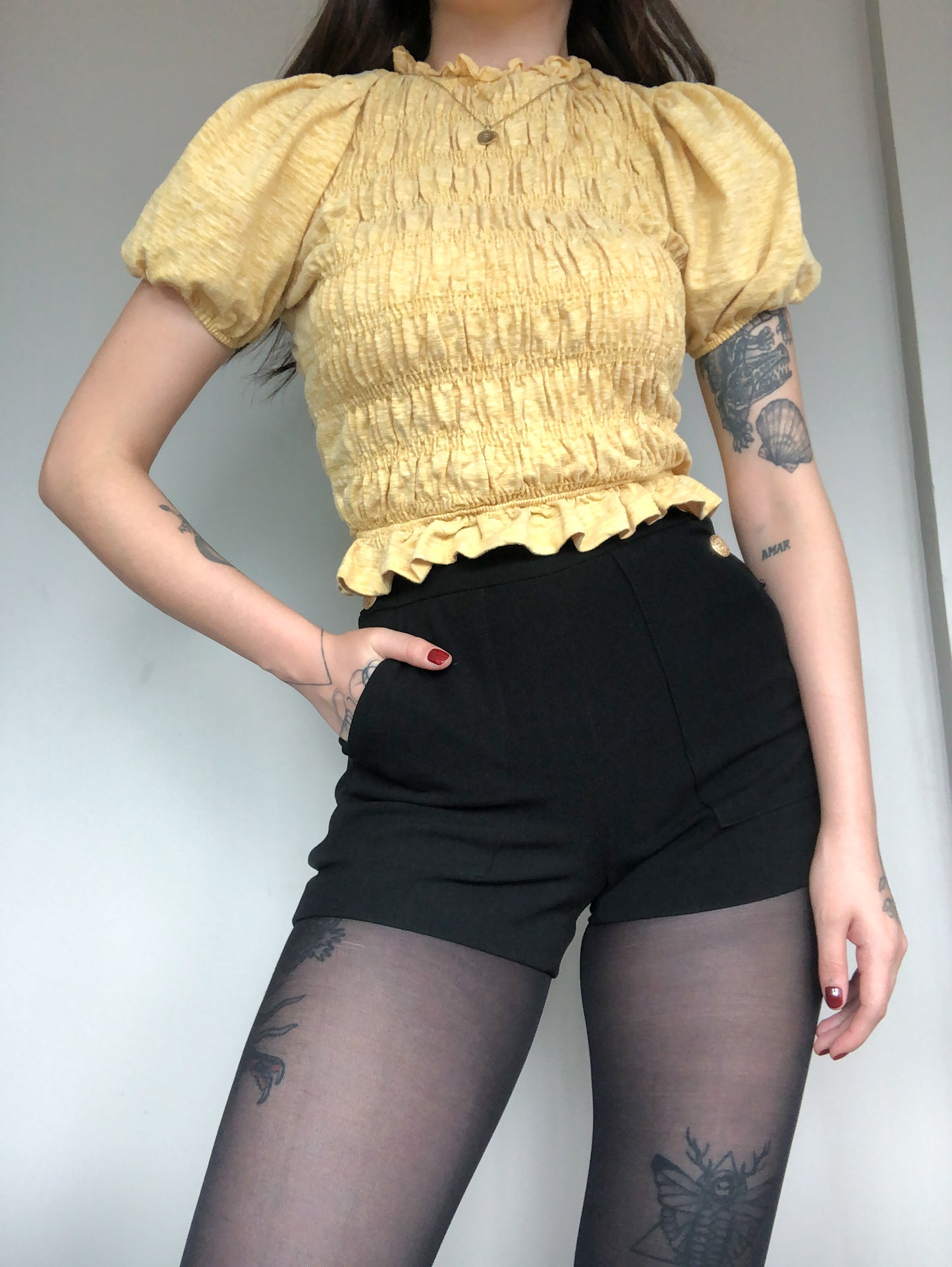 Blusa amarilla fruncida