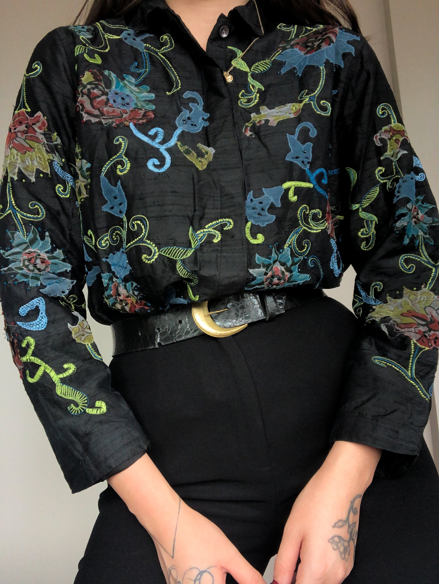 Blusa 90s de seda y canutillo