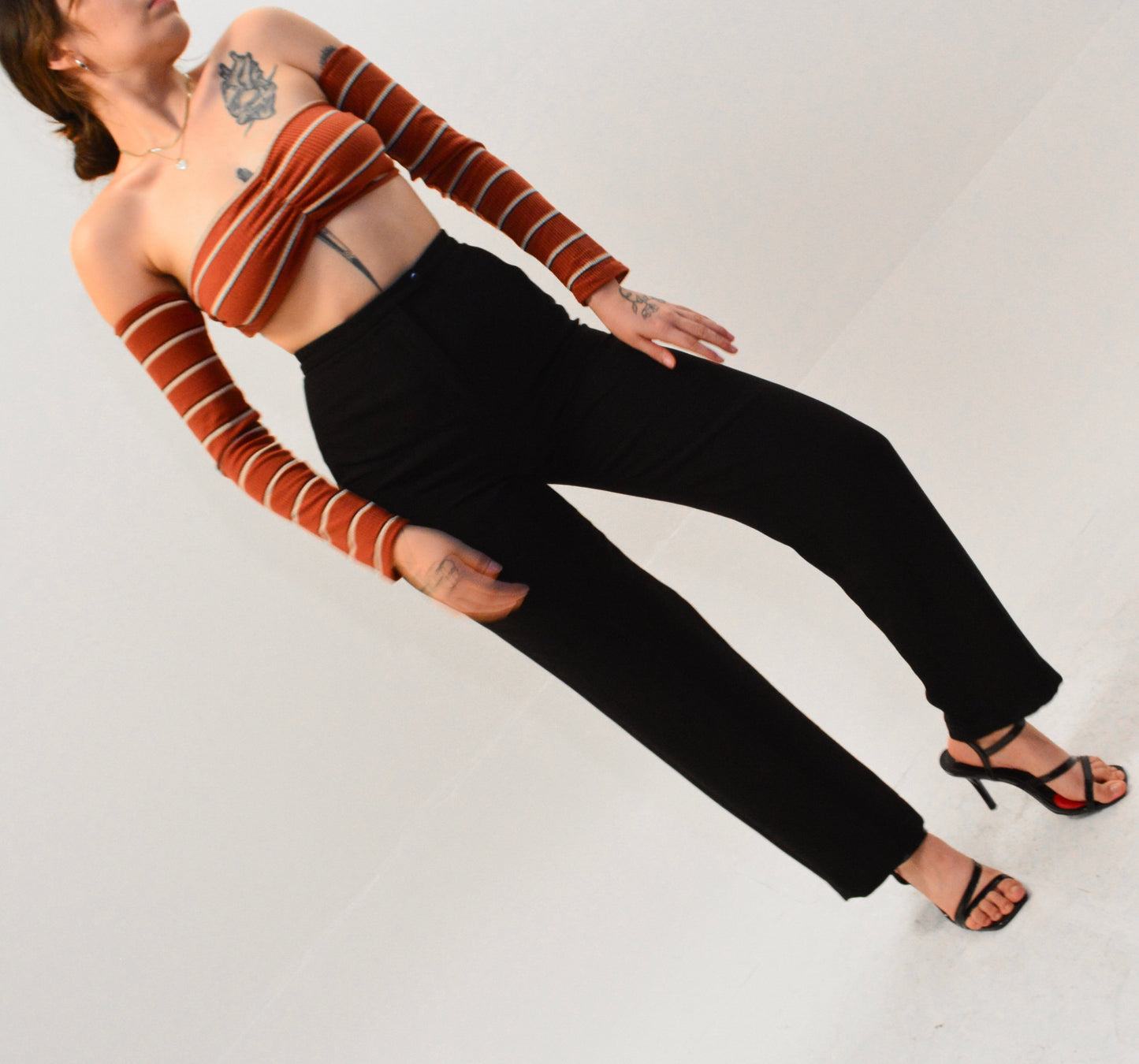 Top de líneas off shoulder
