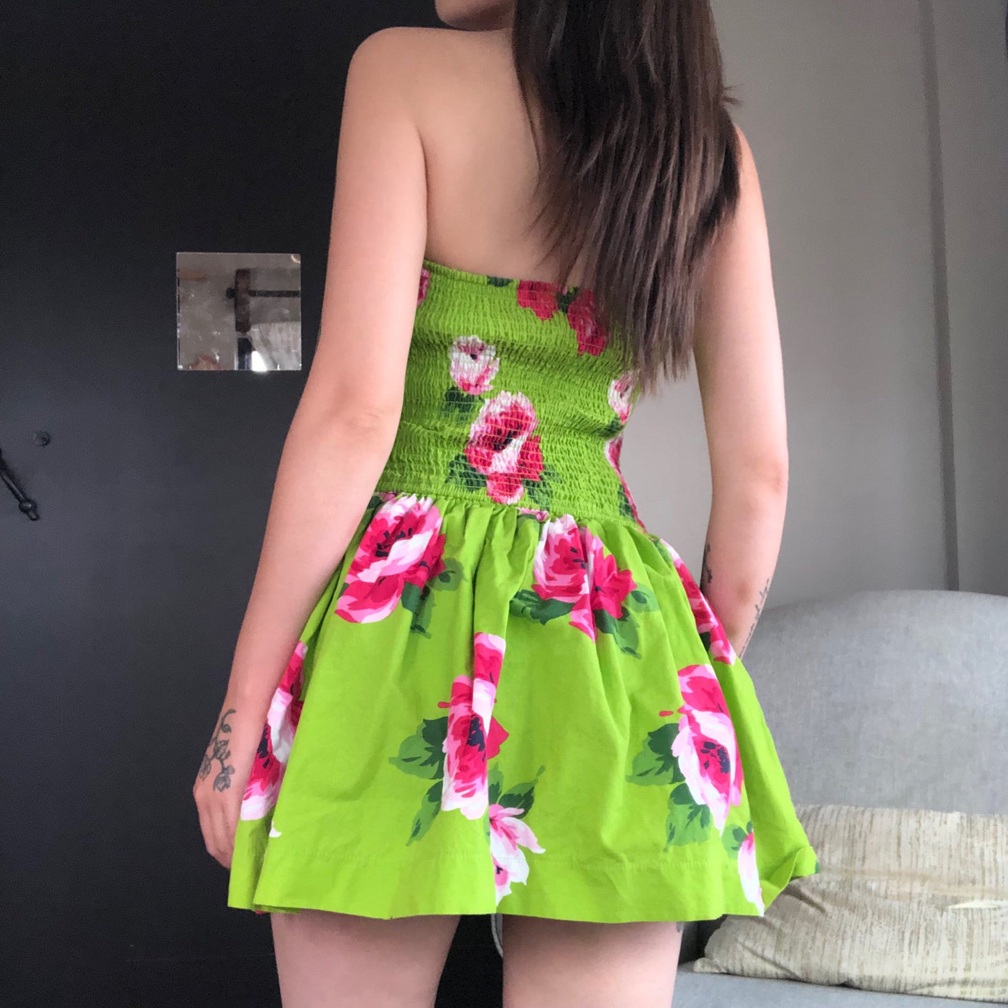 Vestido verde con rosas