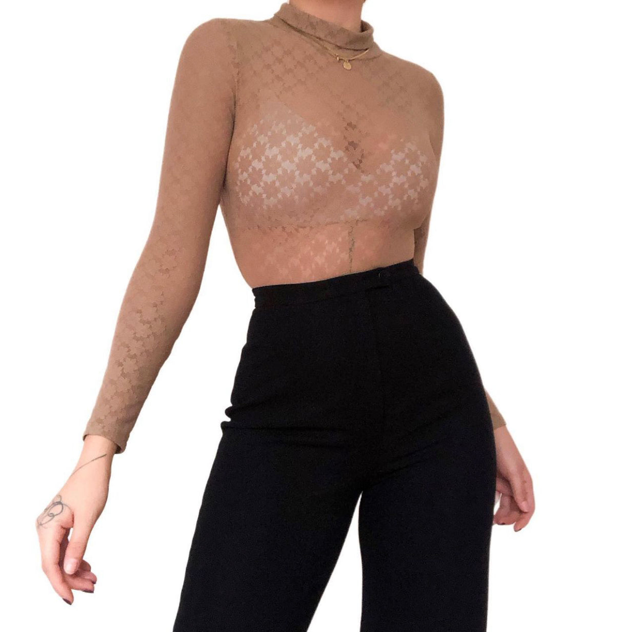 Bodysuit café con flores y transparencias