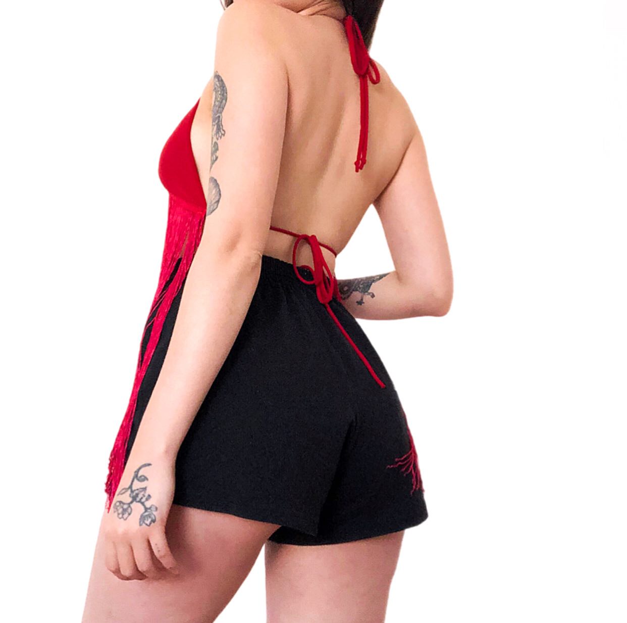 Top rojo con flequillos